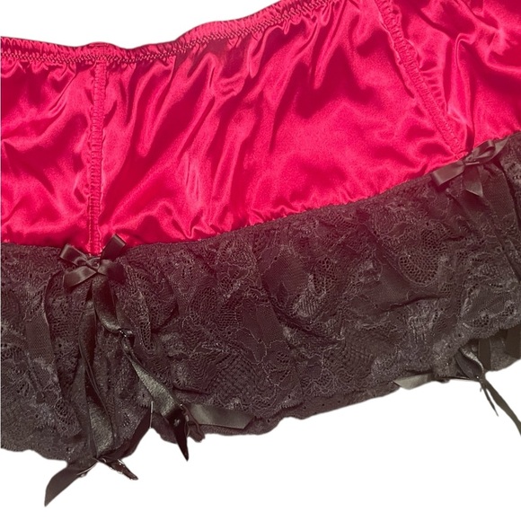 Cacique Black and Pink Garter Skirt - Picture 3 of 4